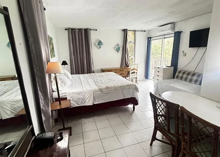 Hidden Retreat At Club Apartment